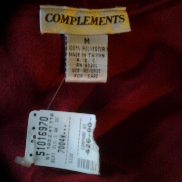 Red skirt and top - Picture 5 of 5